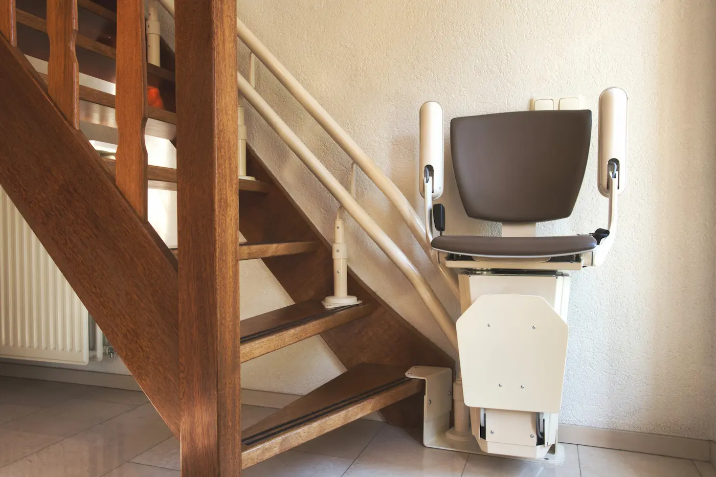 Comparativa visual de tipos de salvaescaleras instalados en viviendas de Móstoles